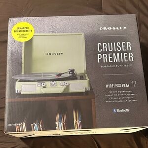Crosley cruiser premier record player
